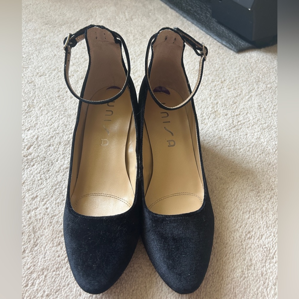 Unisa Black Velvet Strapped Pumps Size 8.5